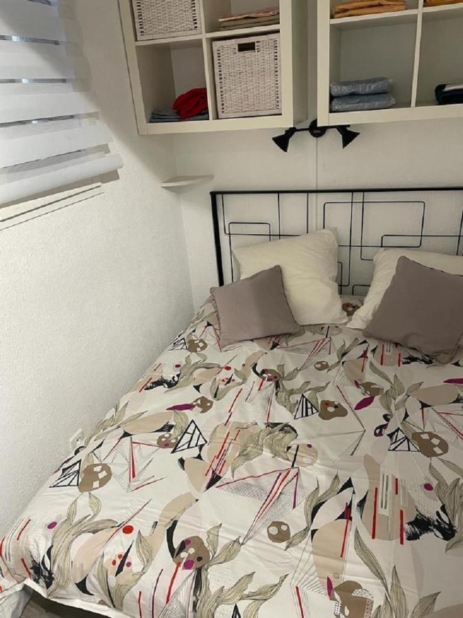 Entre St-Raphael Et St-Tropez. Studio Pieds Dans L'Eau, A Partir De 600 Euros/Semaine. Saint Aygulf Exterior foto